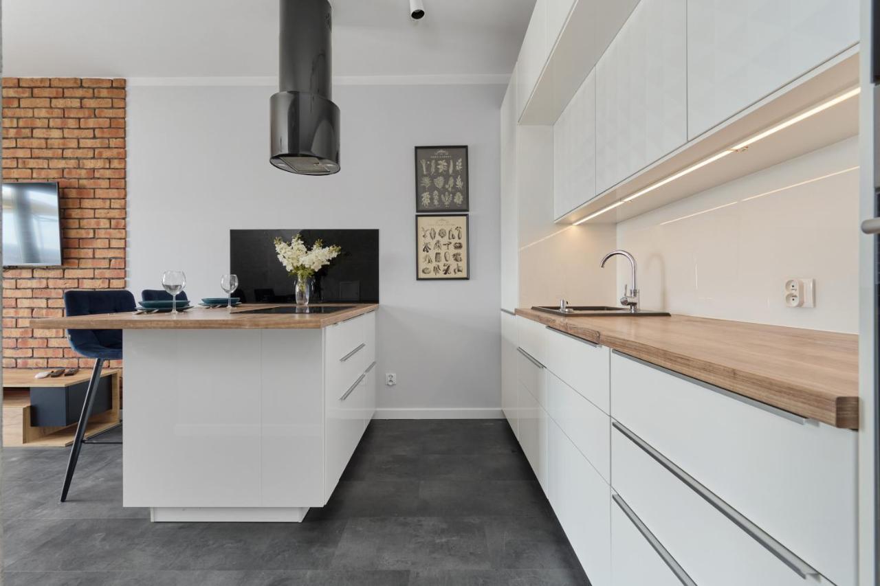 Stylish Kosciuszki Apartaments Near The Market Square With Free Garage Wroclaw By Noclegi Renters Ngoại thất bức ảnh