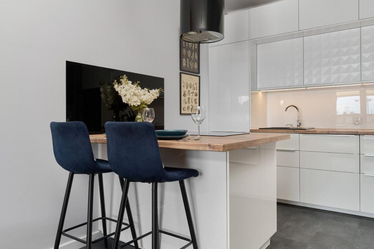 Stylish Kosciuszki Apartaments Near The Market Square With Free Garage Wroclaw By Noclegi Renters Ngoại thất bức ảnh