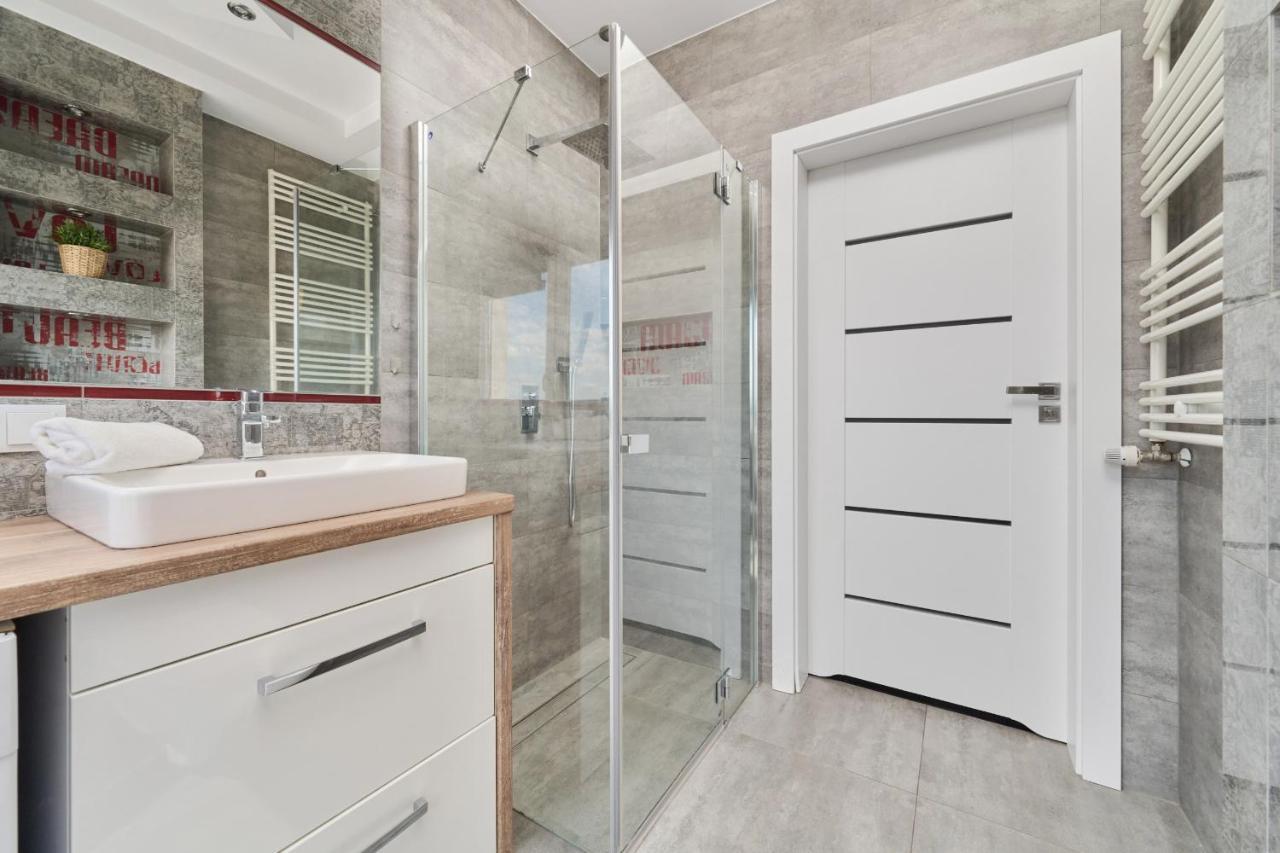 Stylish Kosciuszki Apartaments Near The Market Square With Free Garage Wroclaw By Noclegi Renters Ngoại thất bức ảnh