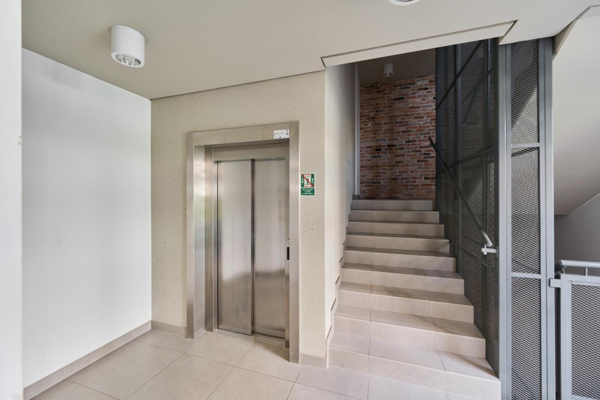 Stylish Kosciuszki Apartaments Near The Market Square With Free Garage Wroclaw By Noclegi Renters Ngoại thất bức ảnh