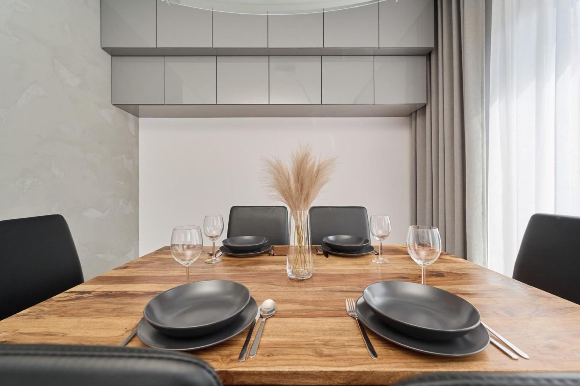 Stylish Kosciuszki Apartaments Near The Market Square With Free Garage Wroclaw By Noclegi Renters Ngoại thất bức ảnh